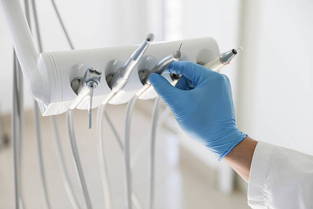 Professional Emergency Dentist technician working in Santa Cruz County County, CA